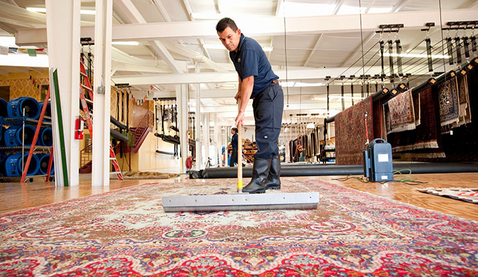 experts clean the rug