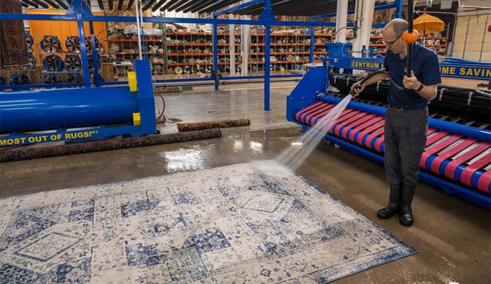 Expert cleaning rug