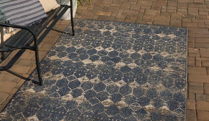 Blue geometric outdoor rug