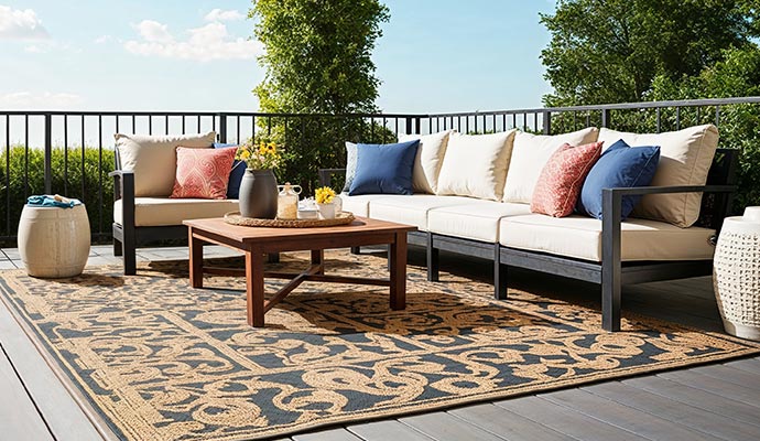 Outdoor patio sectional rug