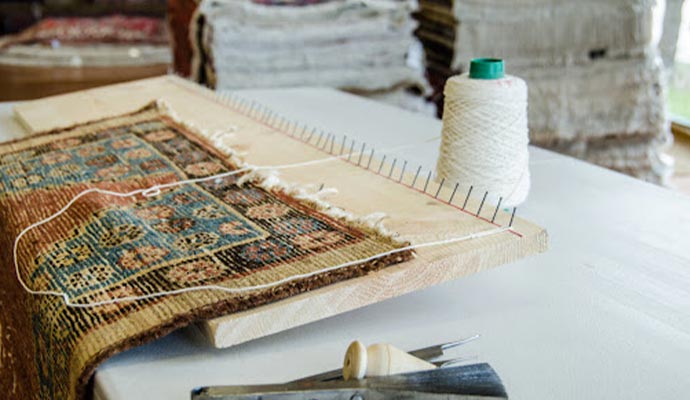 torn rug patching Using professional equipment